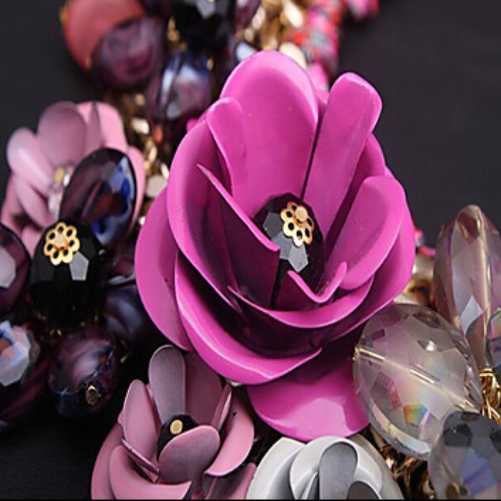 Women's Plaited Pendant Necklace - Picture 3 of 3